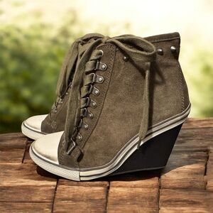 Gianni Bini Brown/Olive Wedge
Sneakers with High-Top Design 8 1/2 New w/box!!